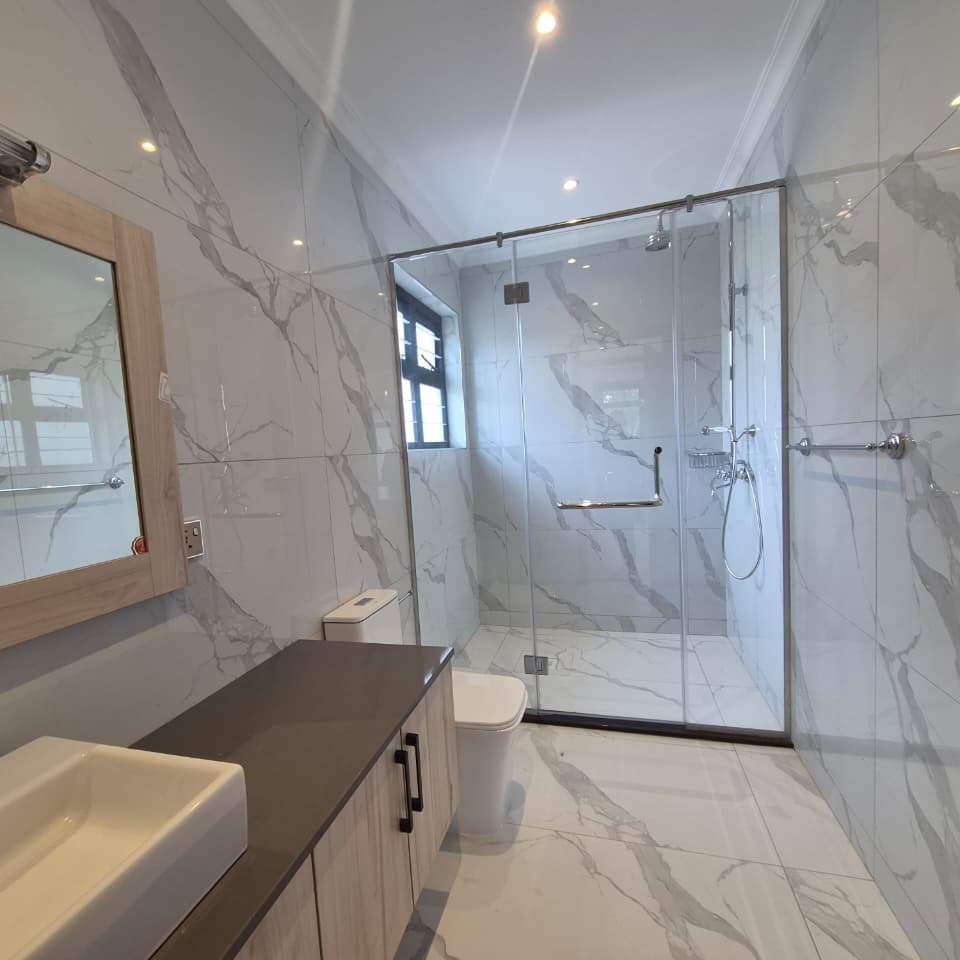 6-BEDROOM LUXURY HOUSE FOR SALE IN RUNDA thumbnail 9
