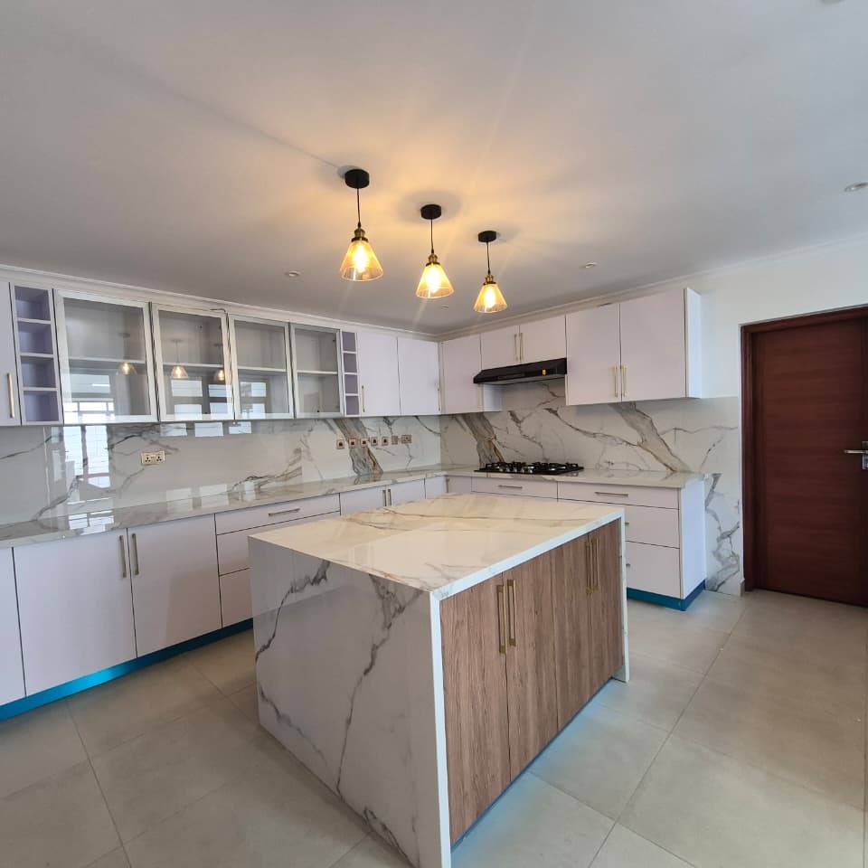 6-BEDROOM LUXURY HOUSE FOR SALE IN RUNDA thumbnail 13