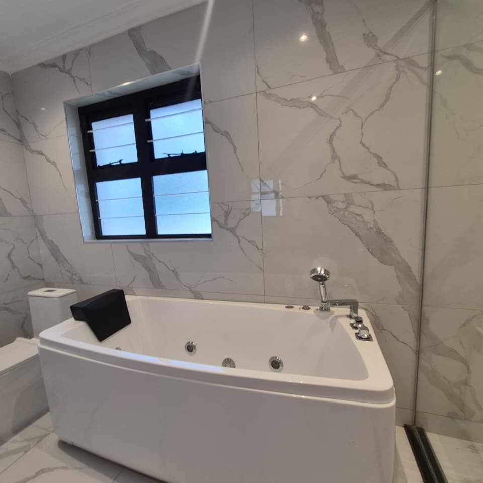 6-BEDROOM LUXURY HOUSE FOR SALE IN RUNDA thumbnail 14
