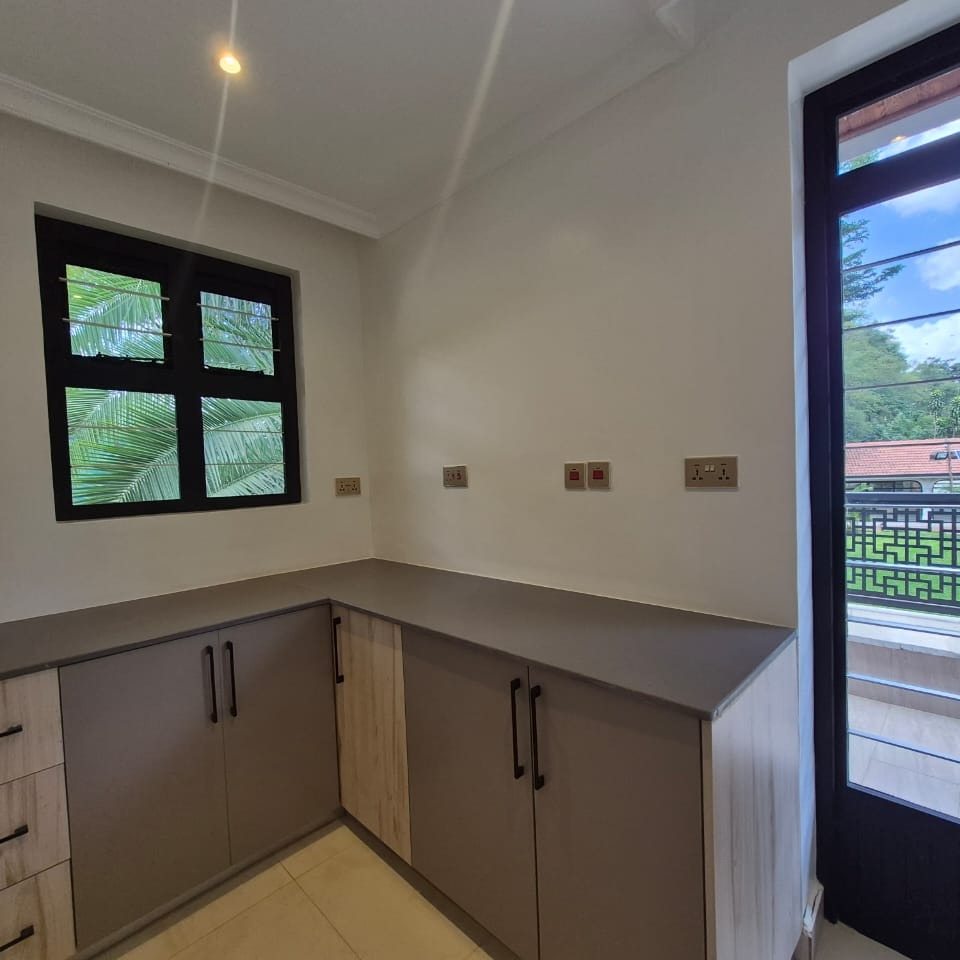 6-BEDROOM LUXURY HOUSE FOR SALE IN RUNDA thumbnail 15