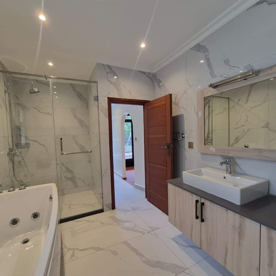 6-BEDROOM LUXURY HOUSE FOR SALE IN RUNDA thumbnail 20