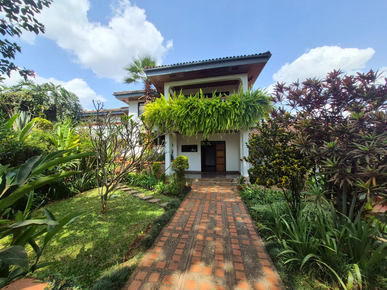5 Bedroom House plus Dsq For Rent In Runda thumbnail 3