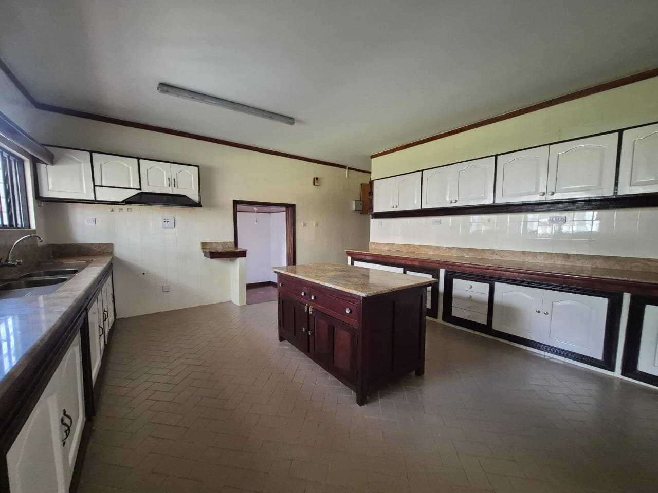 5 Bedroom House plus Dsq For Rent In Runda thumbnail 7