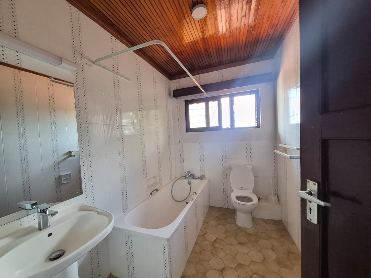 5 Bedroom House plus Dsq For Rent In Runda thumbnail 14