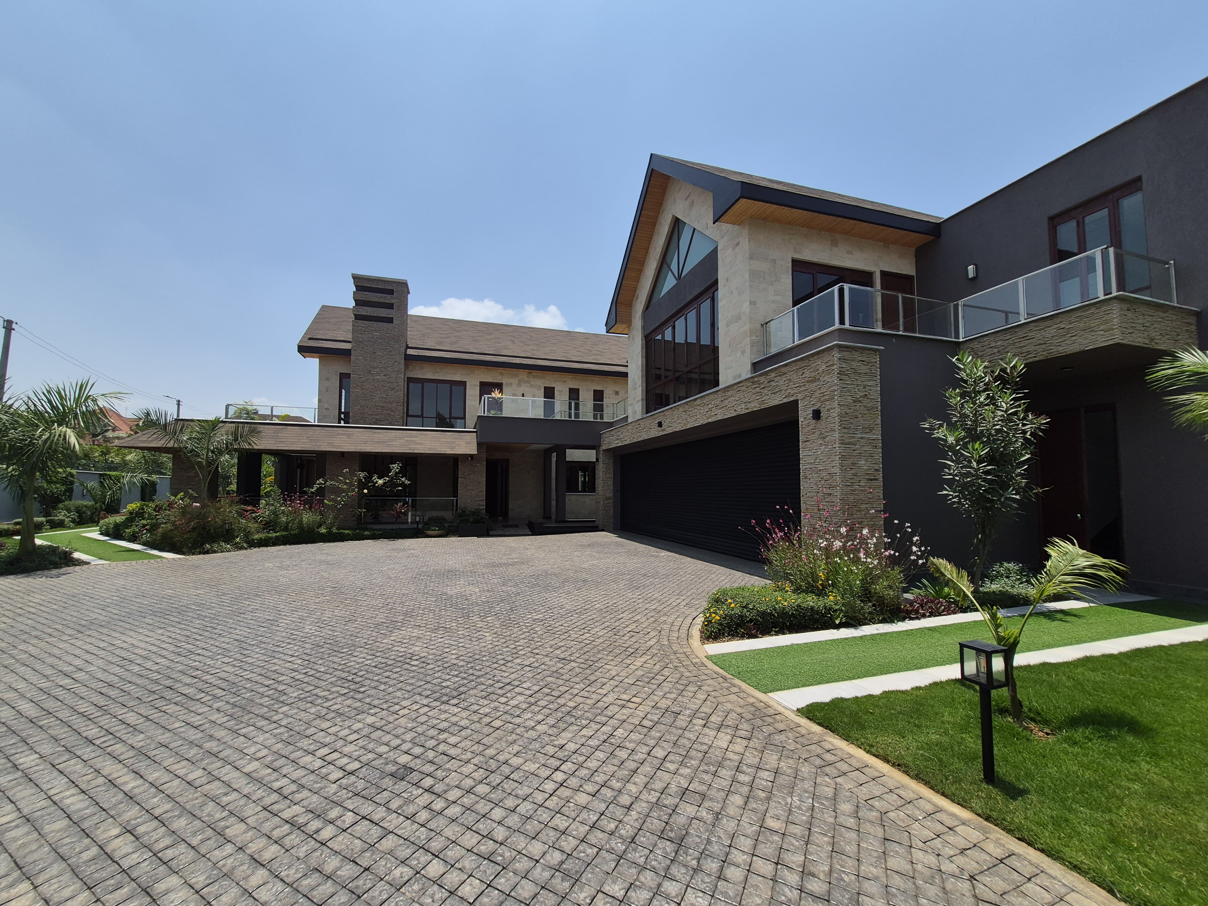 Elegantly Designed 4-Bedroom House for Sale thumbnail 4