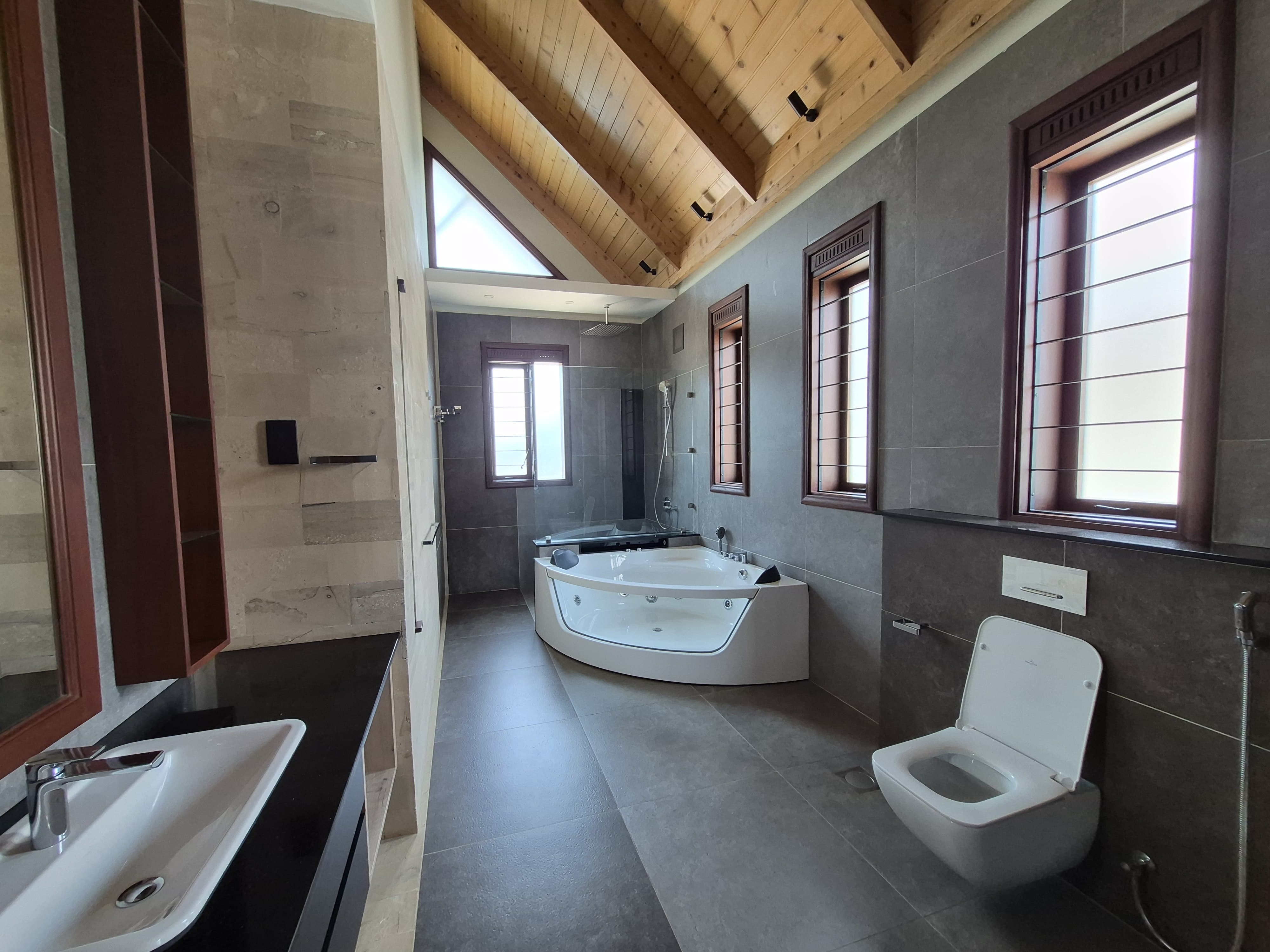 Elegantly Designed 4-Bedroom House for Sale thumbnail 17