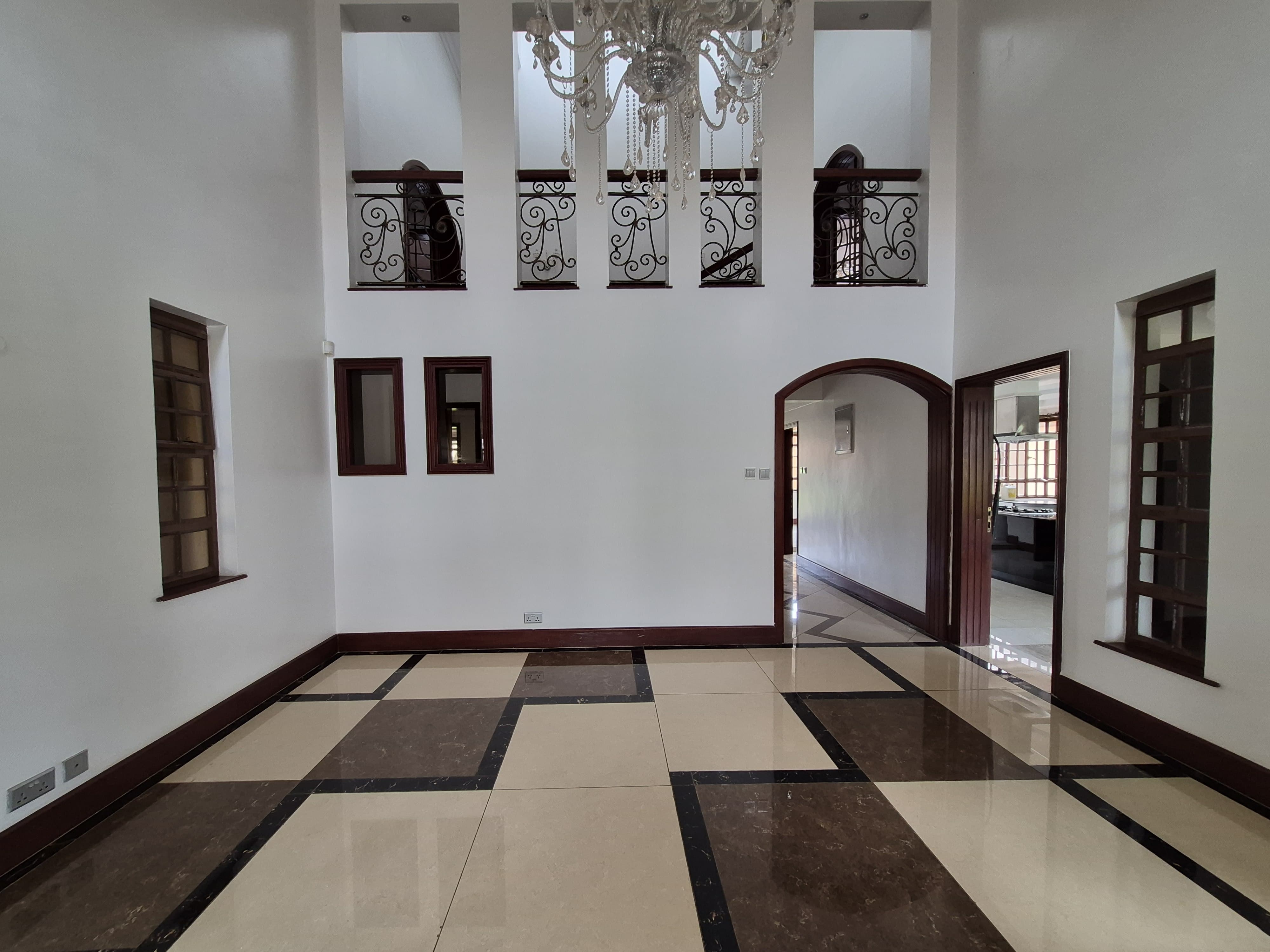 Executive 5 bedroom all En-suite House in Runda thumbnail 2