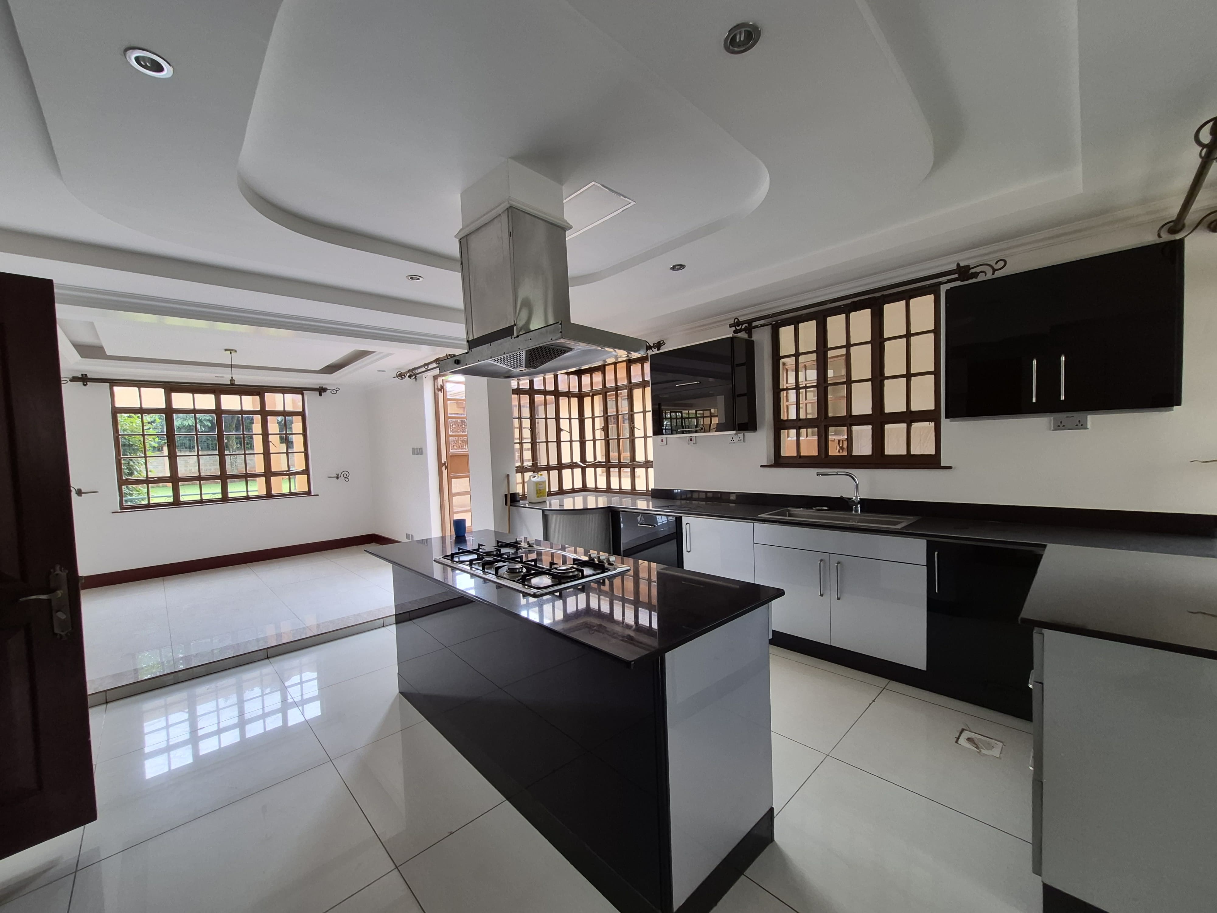 Executive 5 bedroom all En-suite House in Runda thumbnail 3
