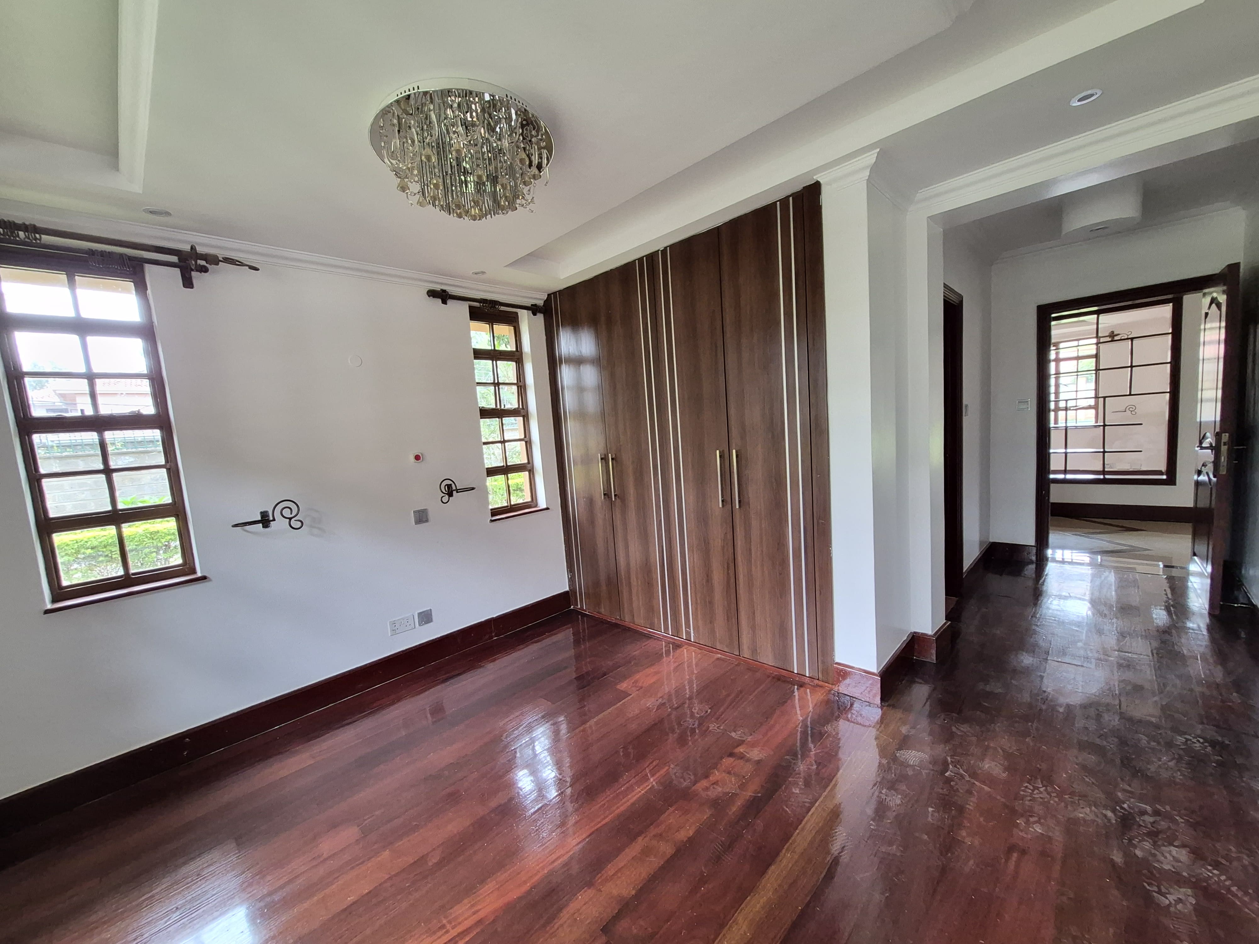 Executive 5 bedroom all En-suite House in Runda thumbnail 4