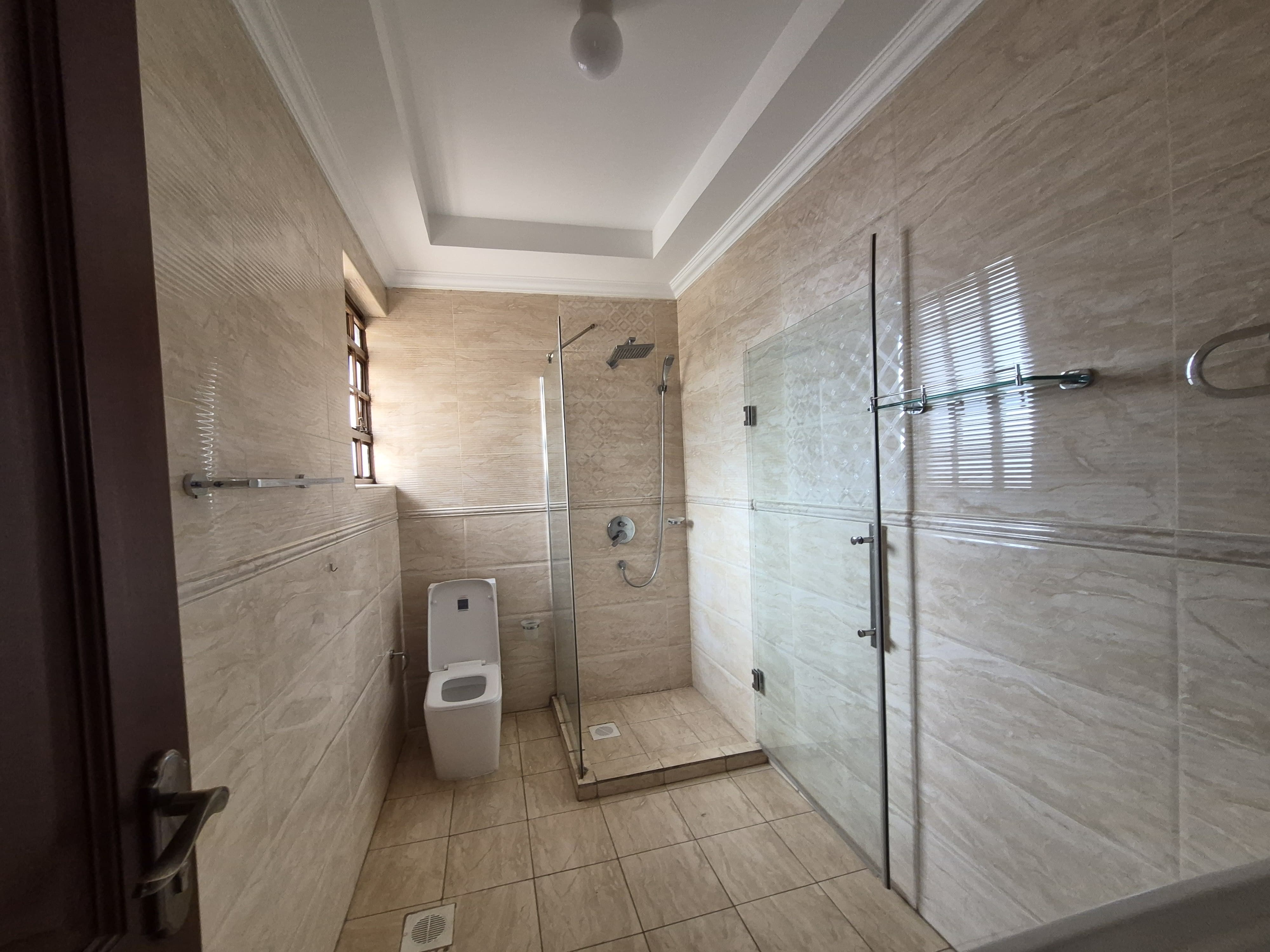 Executive 5 bedroom all En-suite House in Runda thumbnail 9