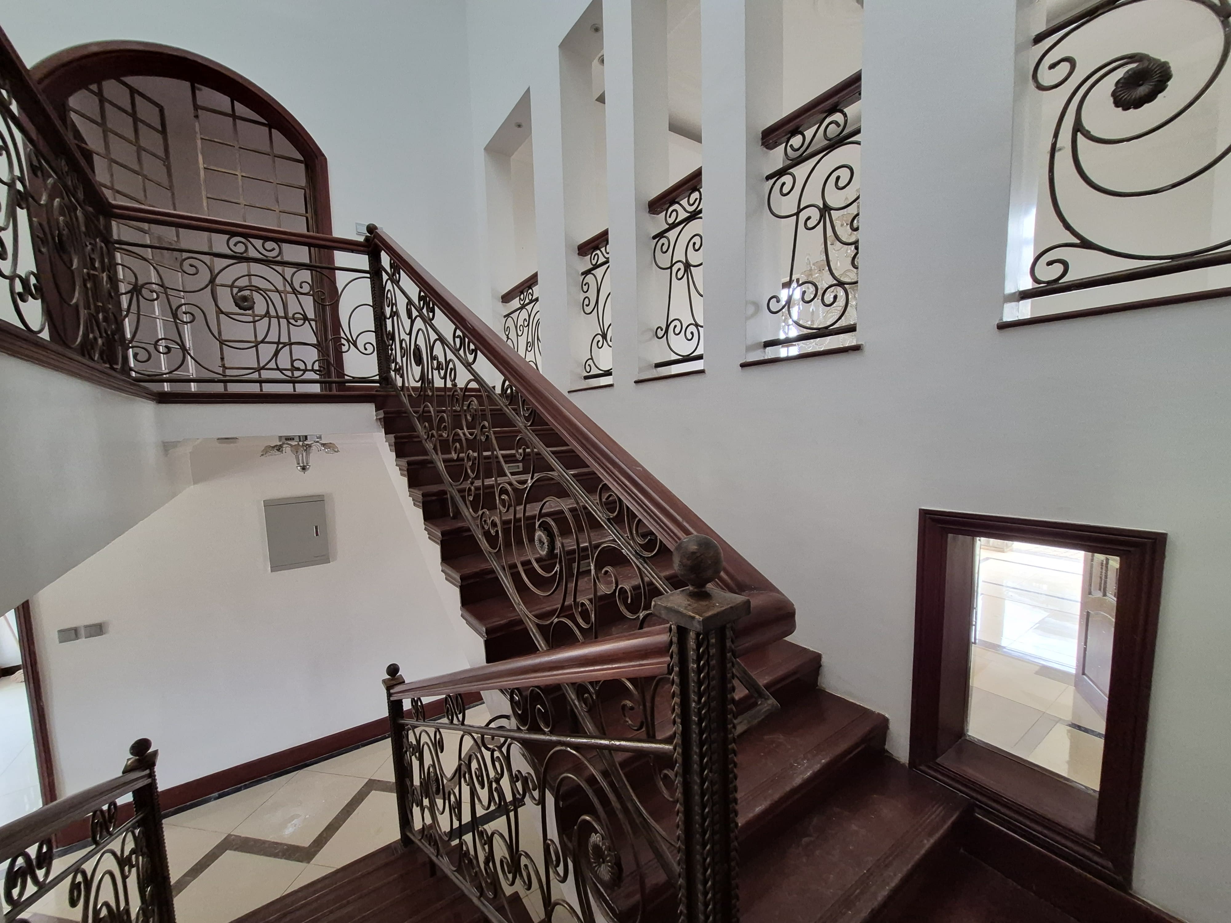 Executive 5 bedroom all En-suite House in Runda thumbnail 12