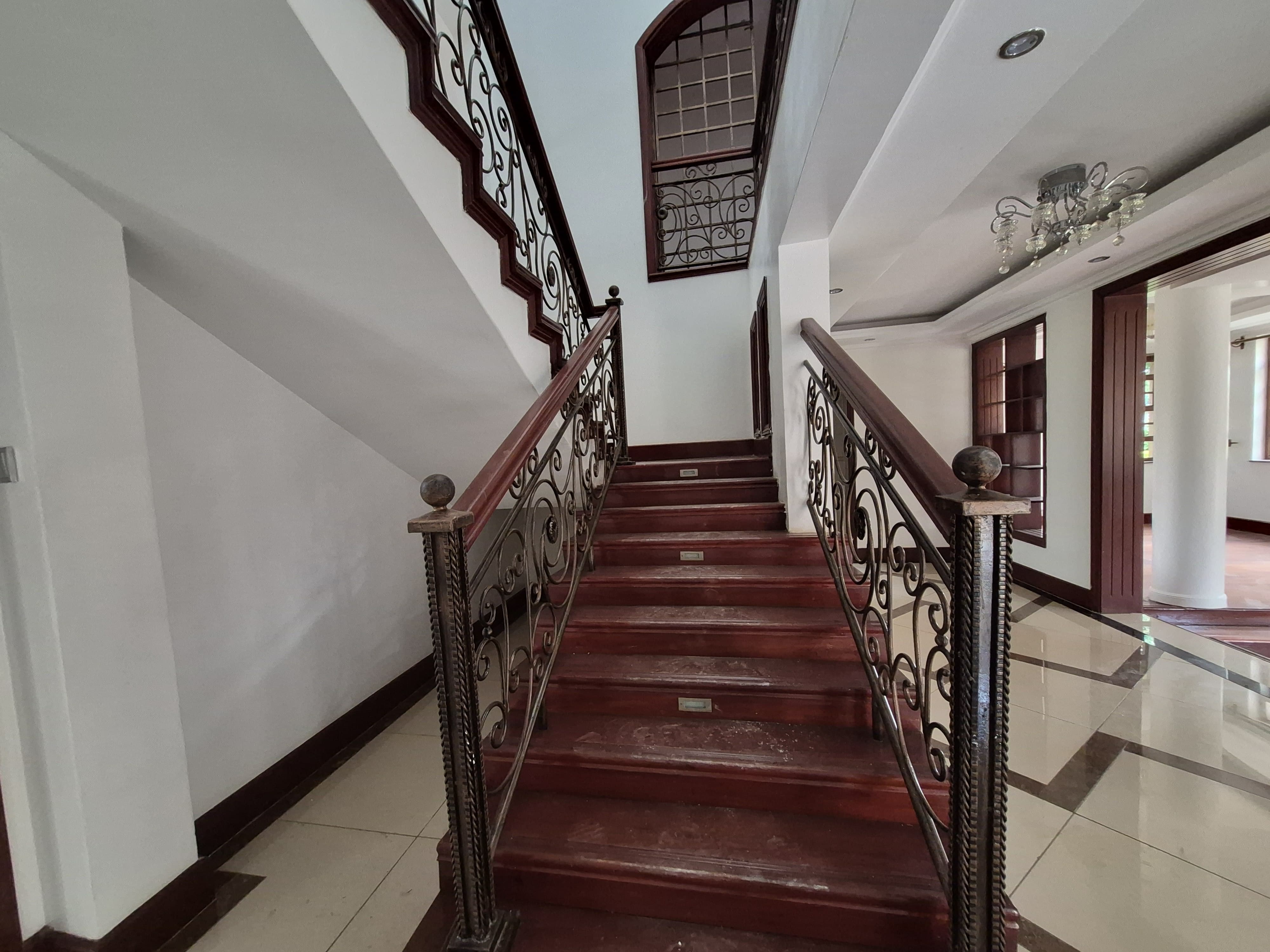 Executive 5 bedroom all En-suite House in Runda thumbnail 15