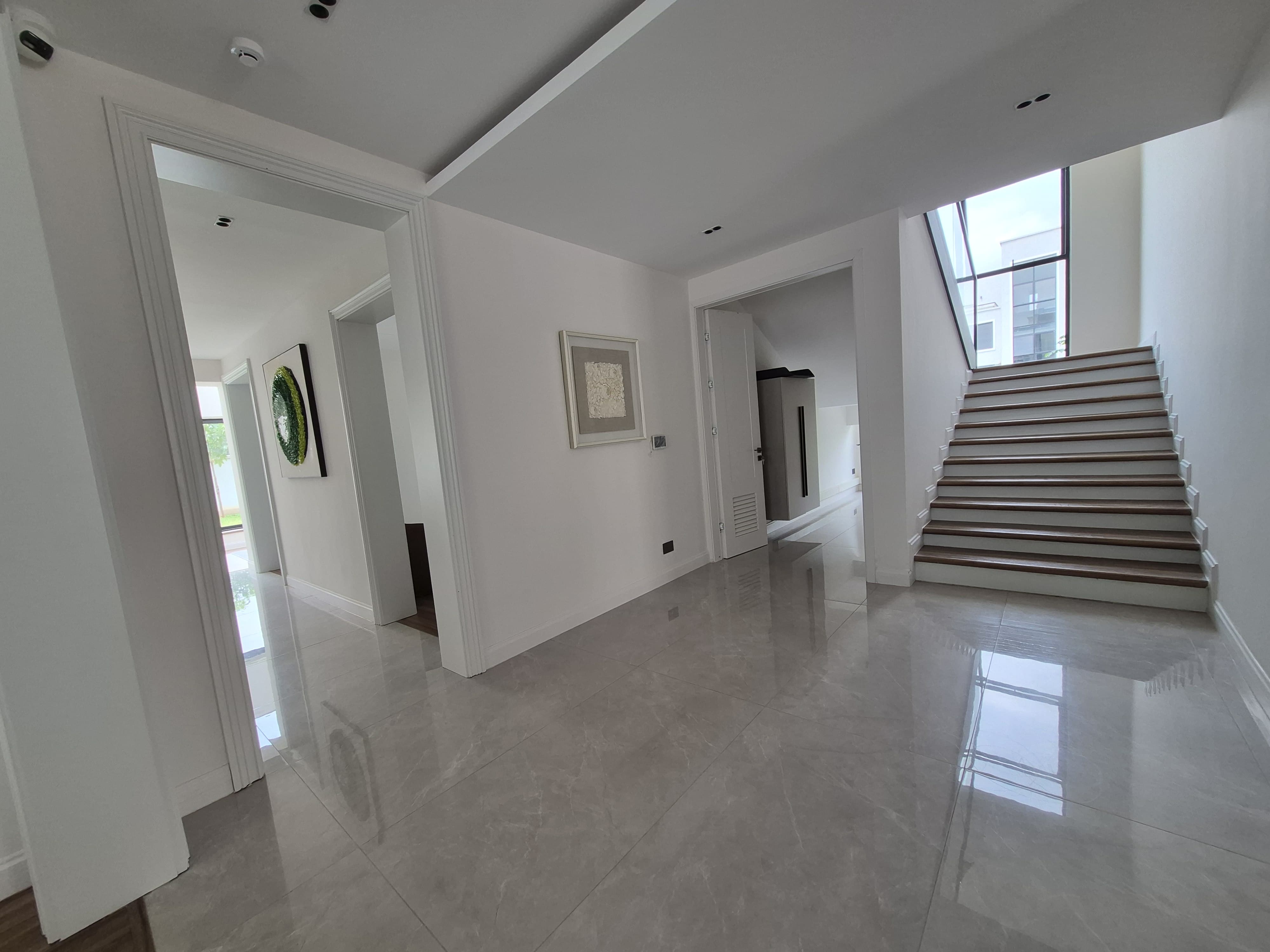 5 Bedroom Villas For Sale In Runda thumbnail 4