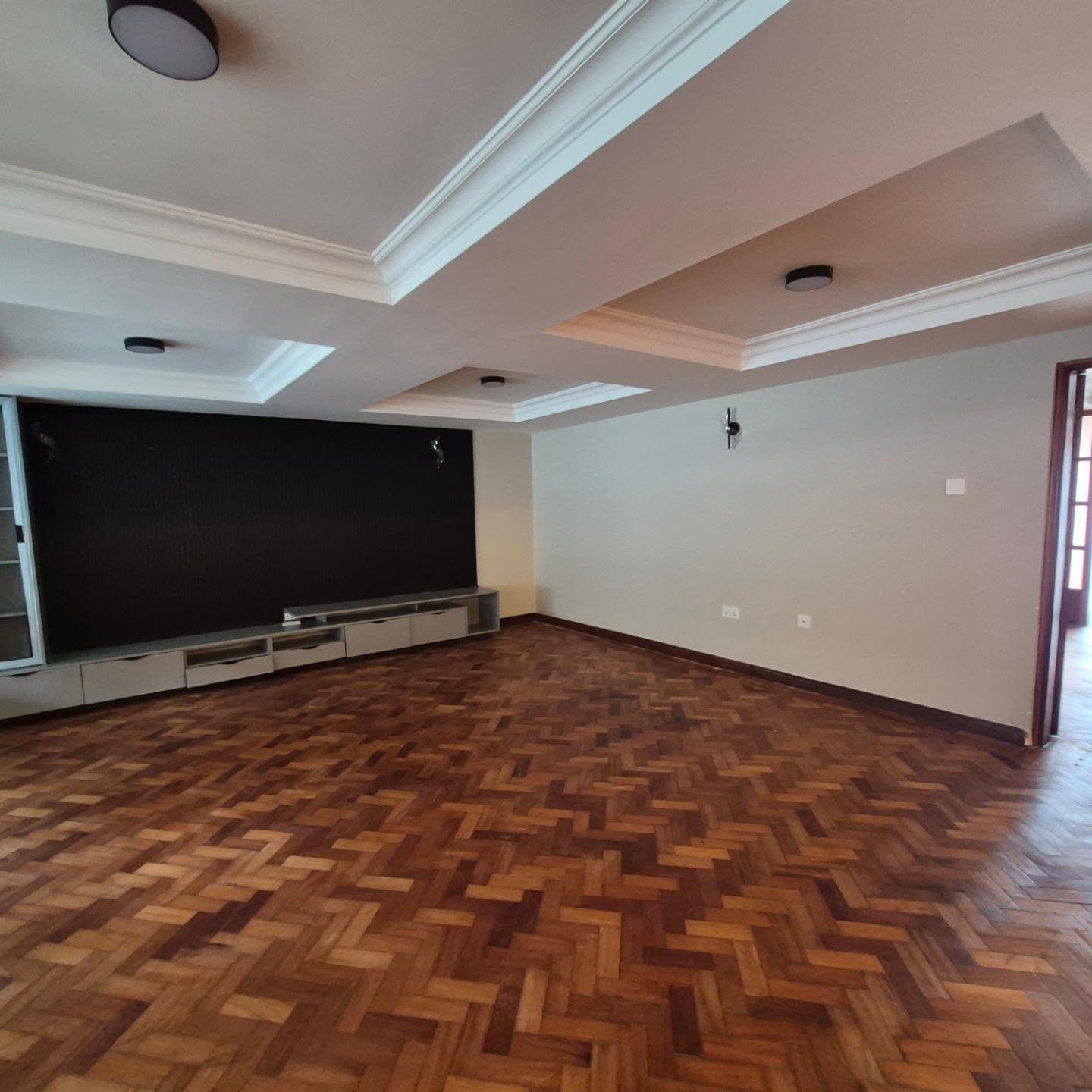 5 Bedroom House For Sale thumbnail 7