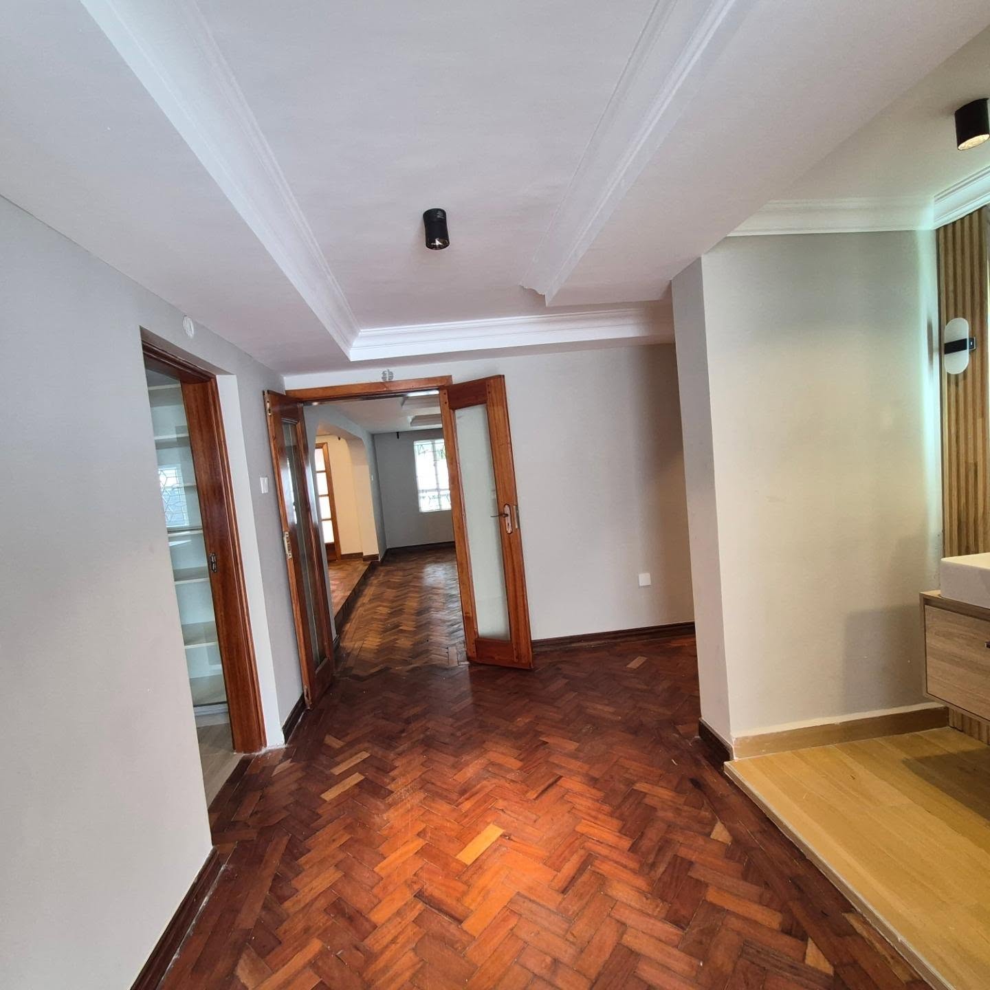 5 Bedroom House For Sale thumbnail 8