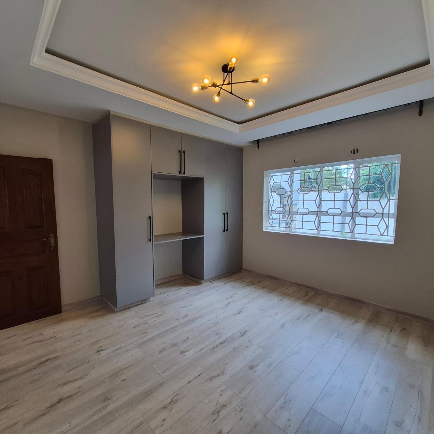 5 Bedroom House For Sale thumbnail 10