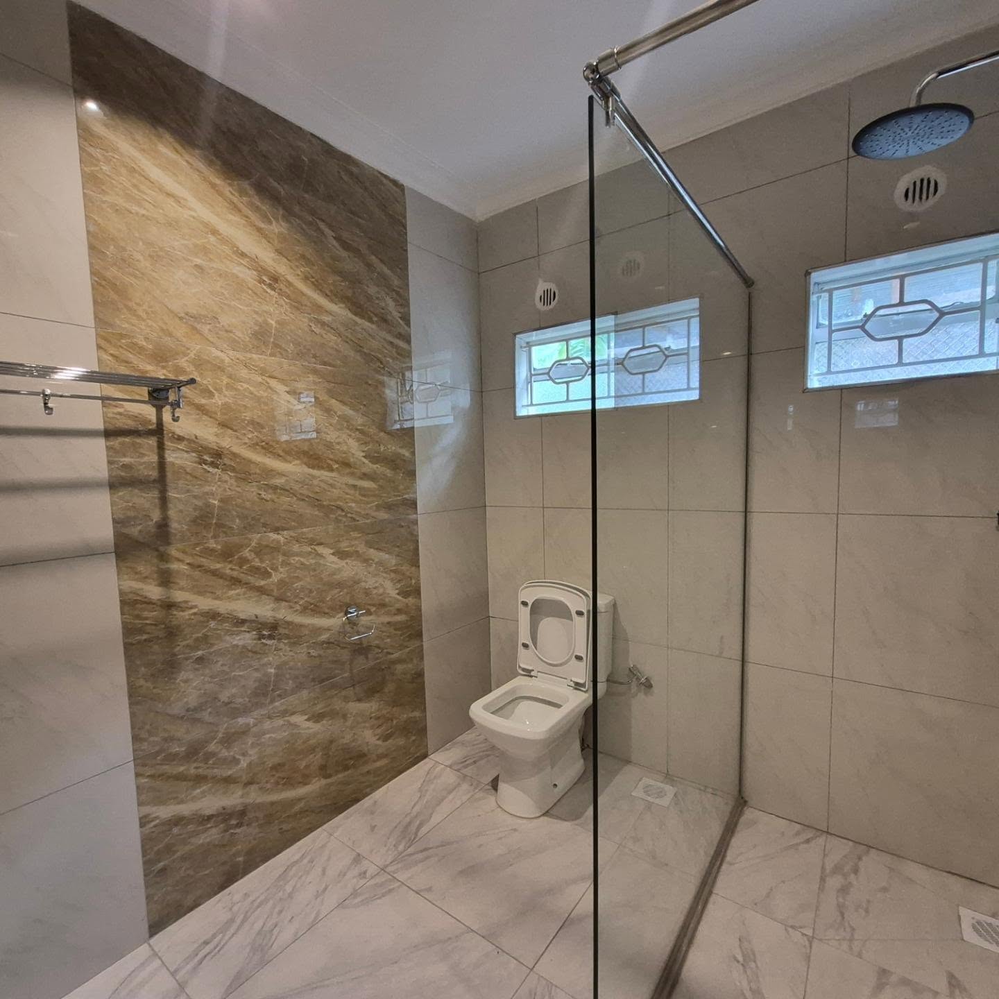 5 Bedroom House For Sale thumbnail 11