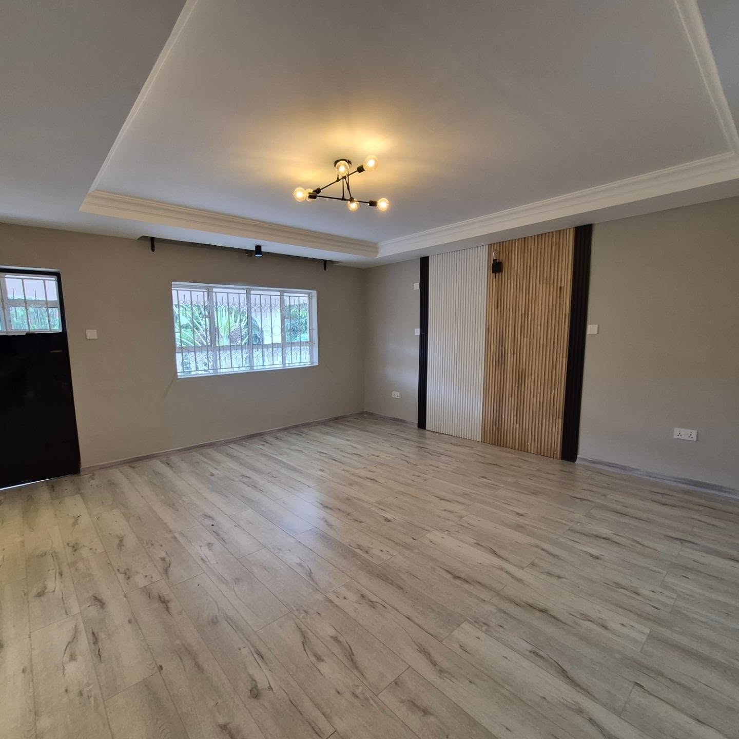 5 Bedroom House For Sale thumbnail 17