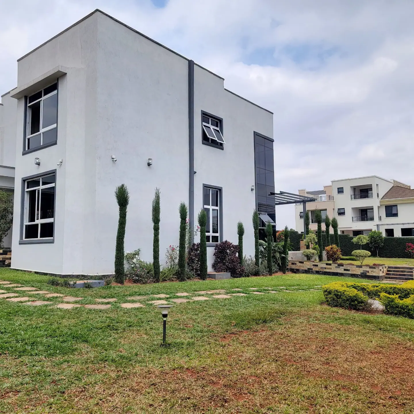LUXURY VILLA FOR RENT | KIJANI RIDGE thumbnail 3