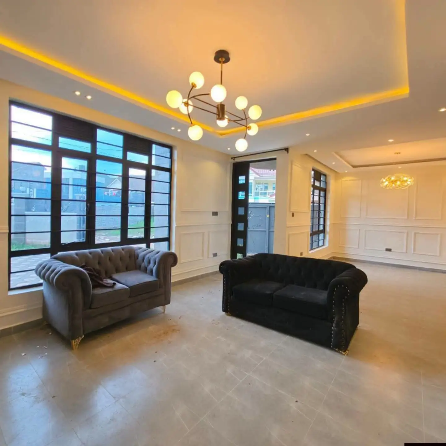 Ultra-Modern 4-Bedroom All En-suite Maisonette + DSQ + Attic Family Room thumbnail 3