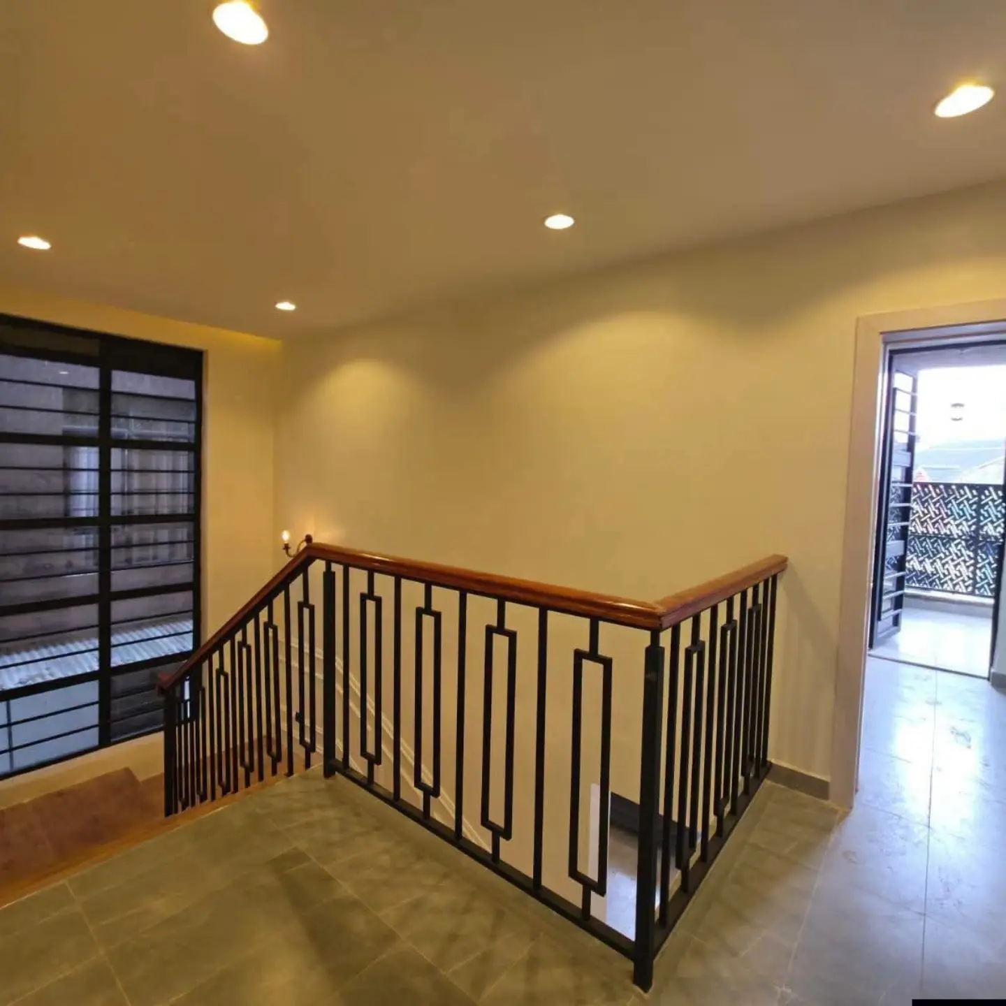 Ultra-Modern 4-Bedroom All En-suite Maisonette + DSQ + Attic Family Room thumbnail 6