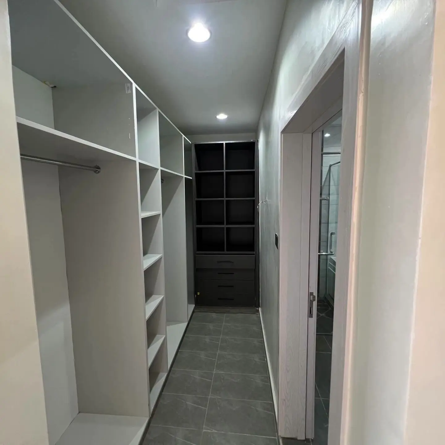 Ultra-Modern 4-Bedroom All En-suite Maisonette + DSQ + Attic Family Room thumbnail 11