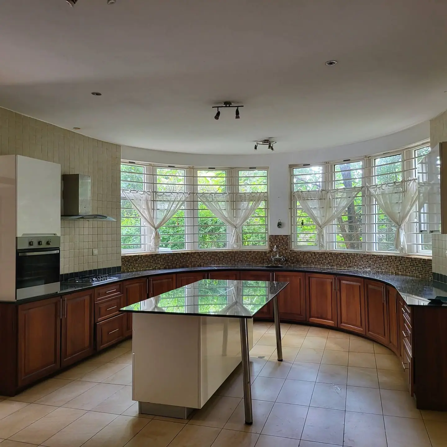 5 Bedroom Townhouse To Let in Nairobi thumbnail 2