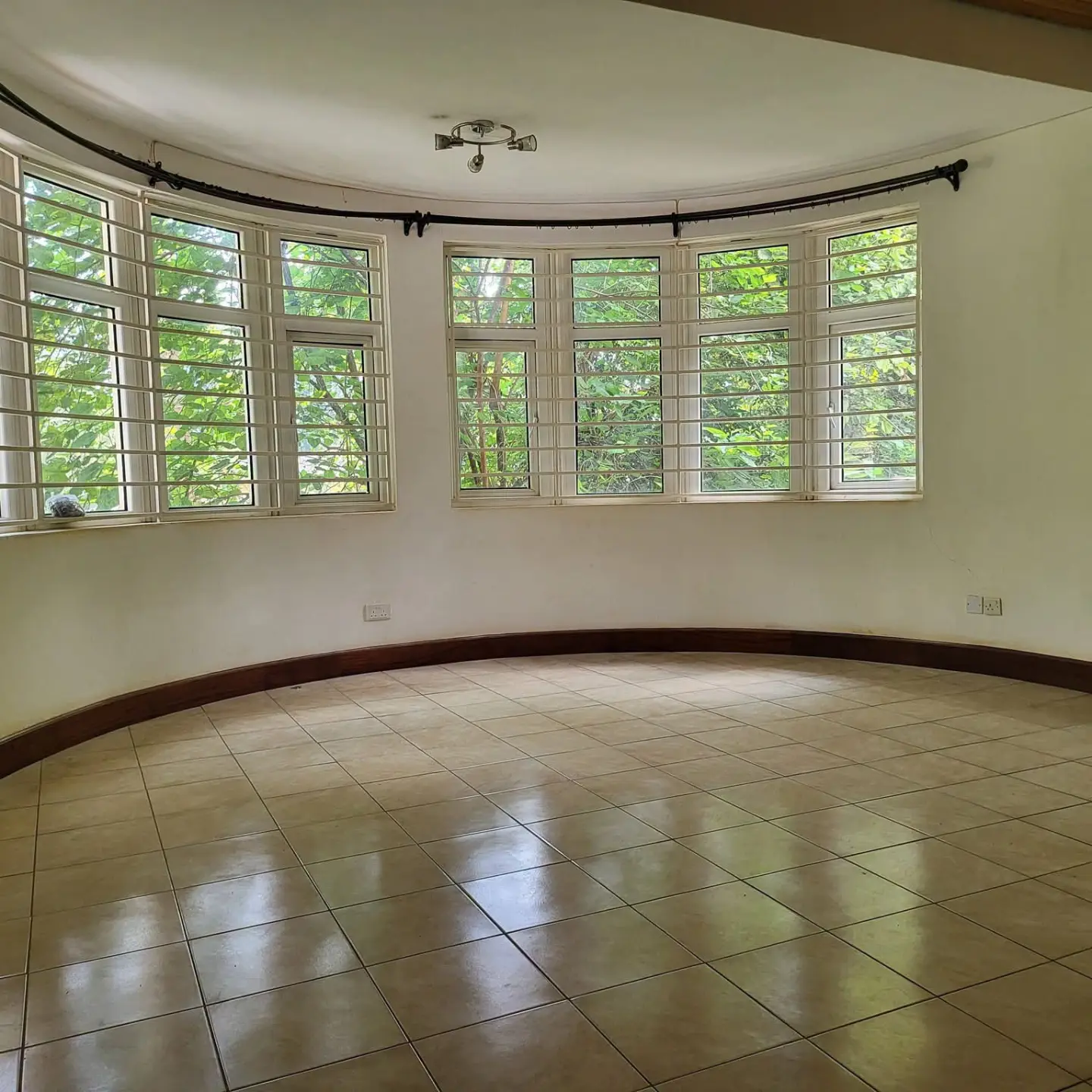 5 Bedroom Townhouse To Let in Nairobi thumbnail 7