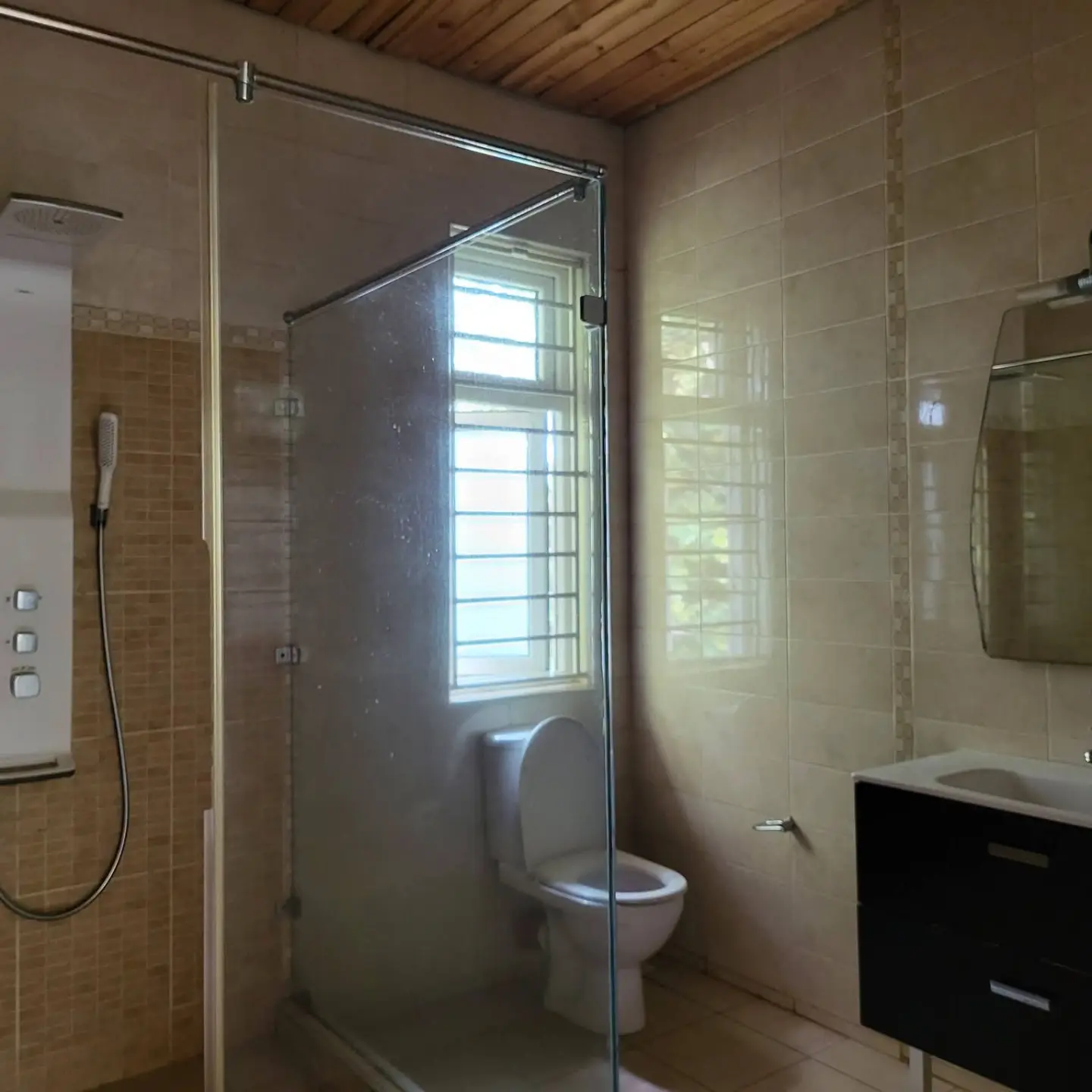 5 Bedroom Townhouse To Let in Nairobi thumbnail 12