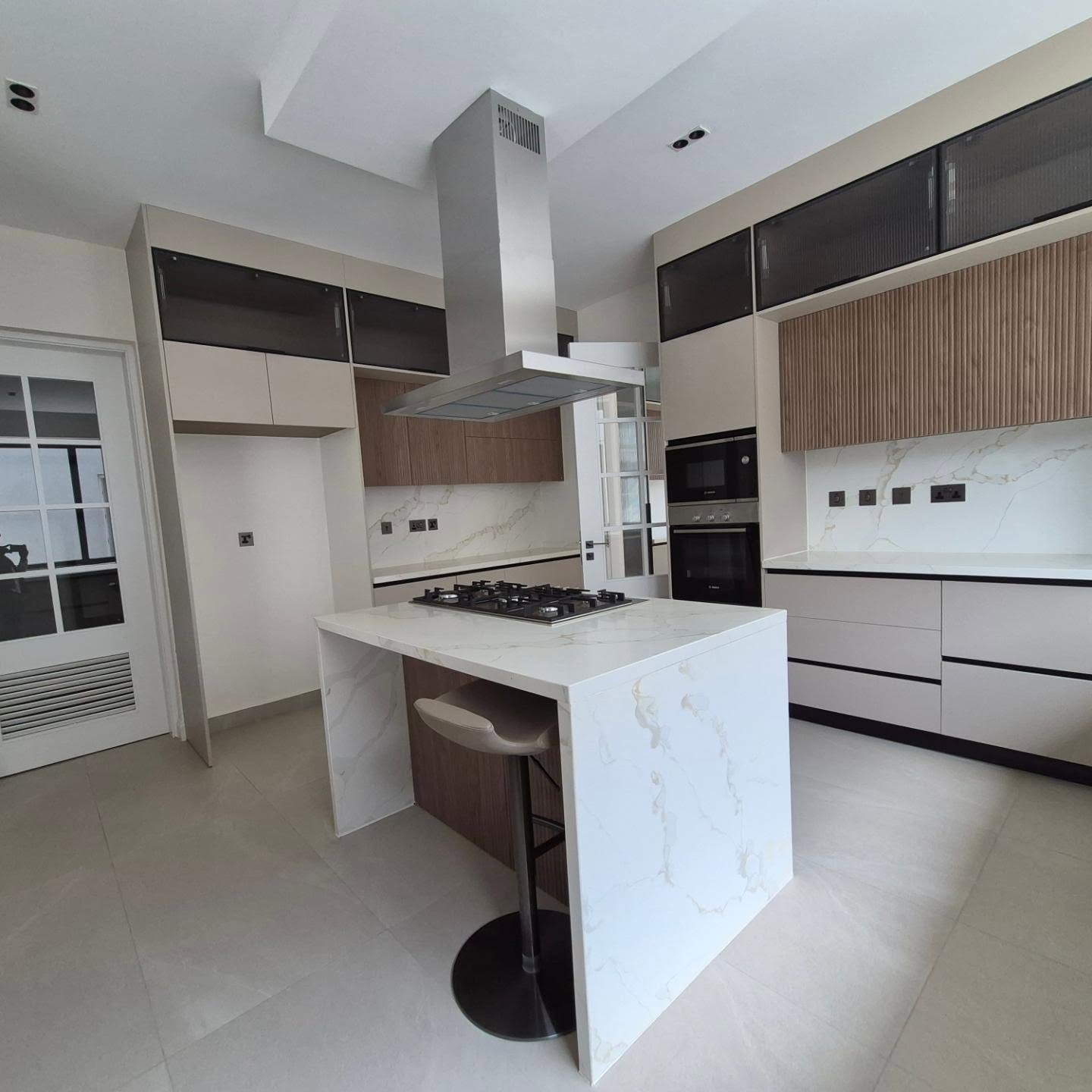 BRAND NEW LUXURIOUS 5 BEDROOM VILLA. thumbnail 3