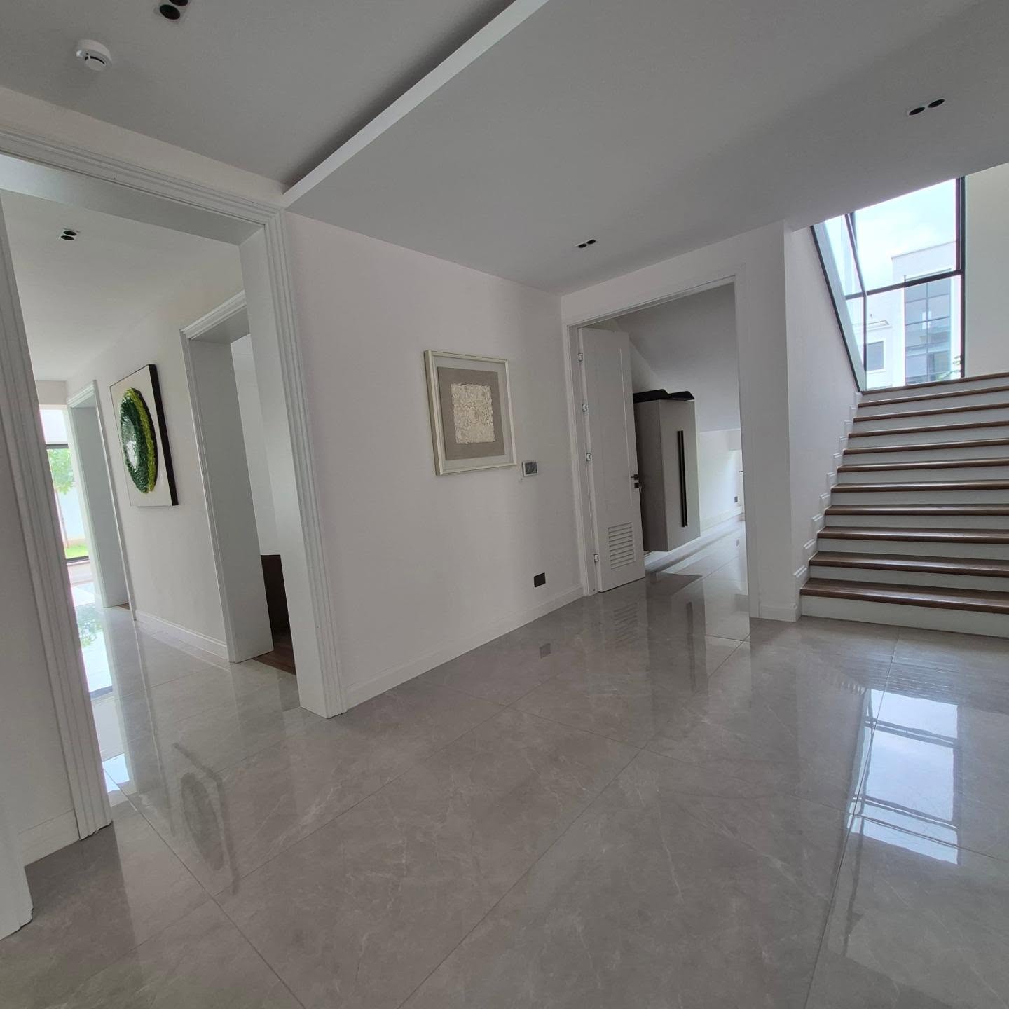 BRAND NEW LUXURIOUS 5 BEDROOM VILLA. thumbnail 6