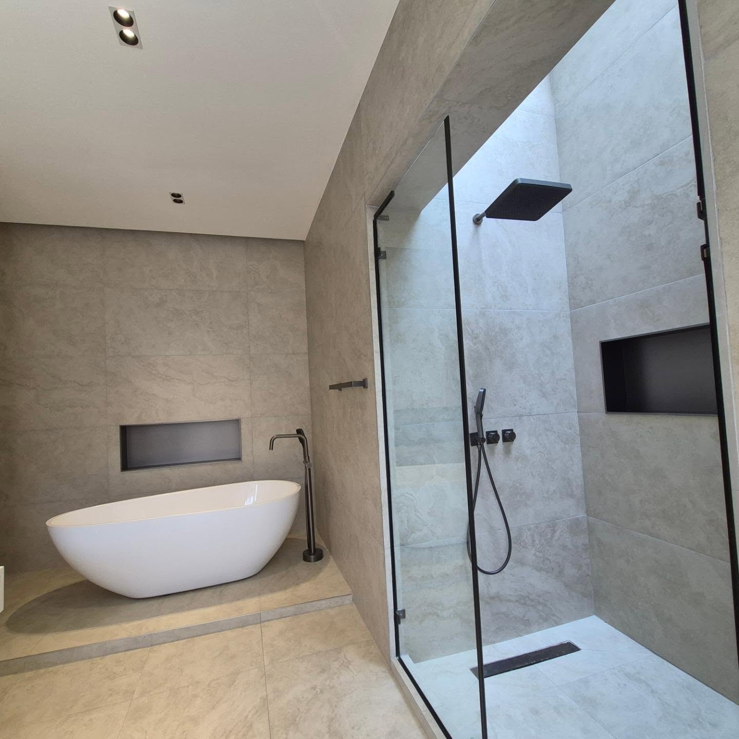 BRAND NEW LUXURIOUS 5 BEDROOM VILLA. thumbnail 17
