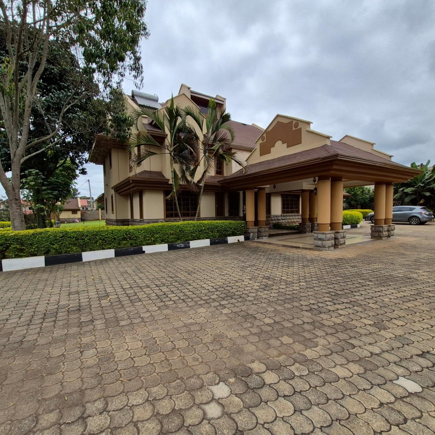 Executive 5 bedroom all En-suite House thumbnail 19