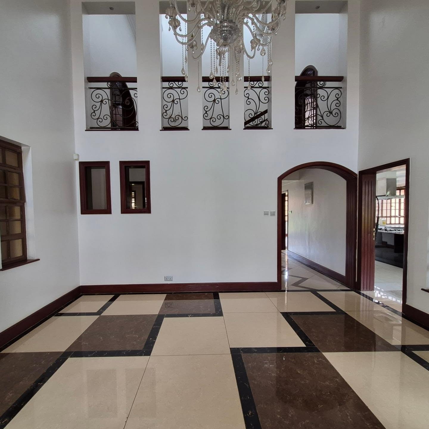 Executive 5 bedroom all En-suite House — Runda, Nairobi