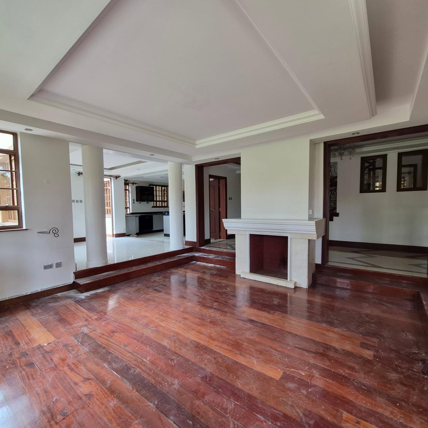 Executive 5 bedroom all En-suite House thumbnail 4