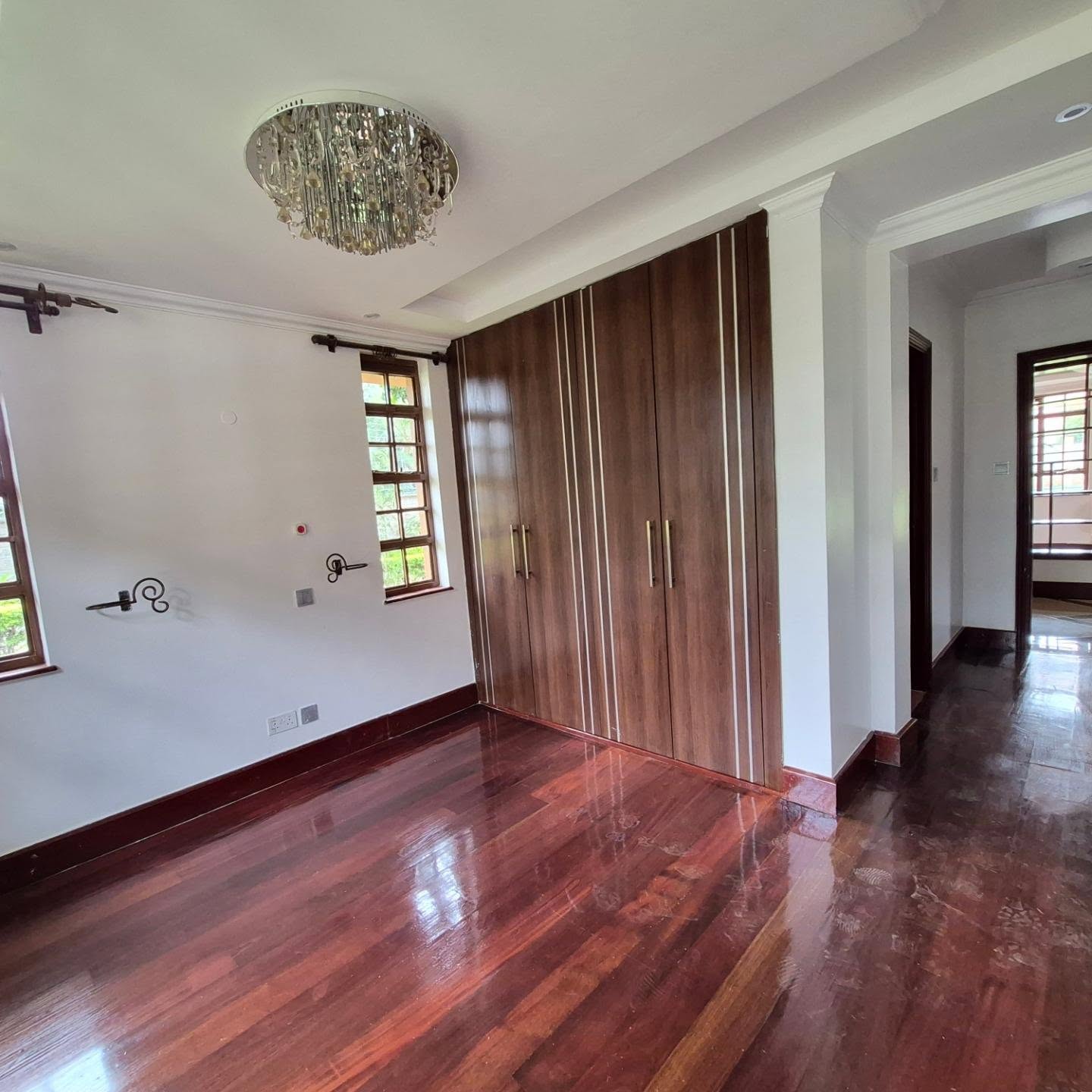 Executive 5 bedroom all En-suite House thumbnail 6