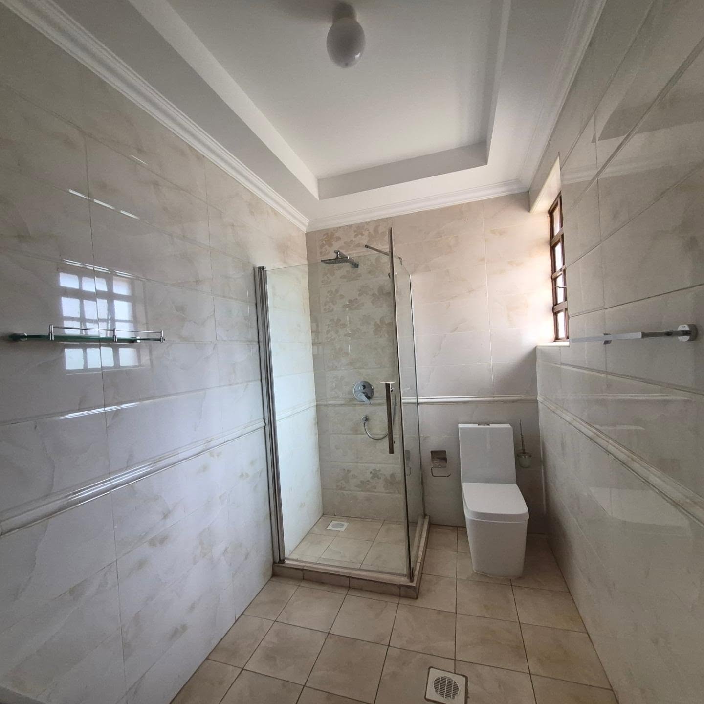 Executive 5 bedroom all En-suite House thumbnail 12