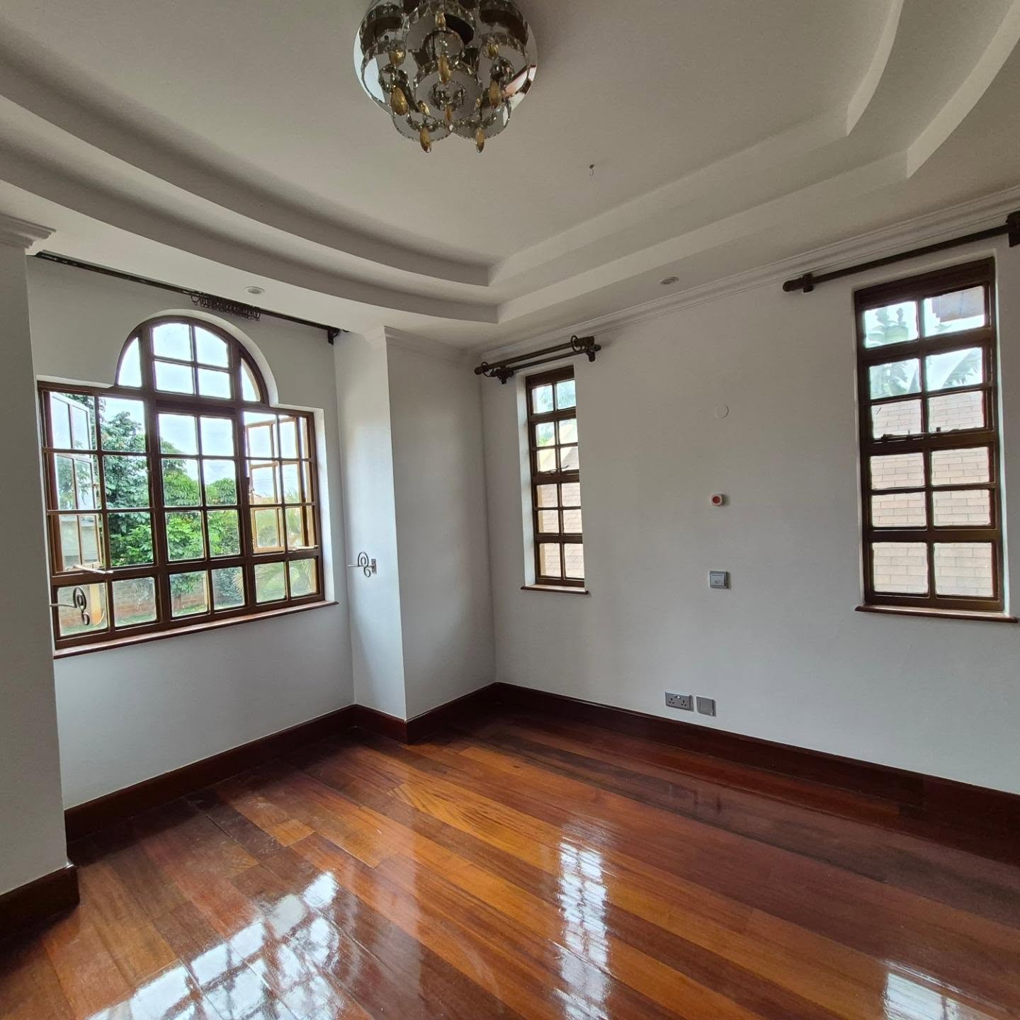 Executive 5 bedroom all En-suite House thumbnail 14