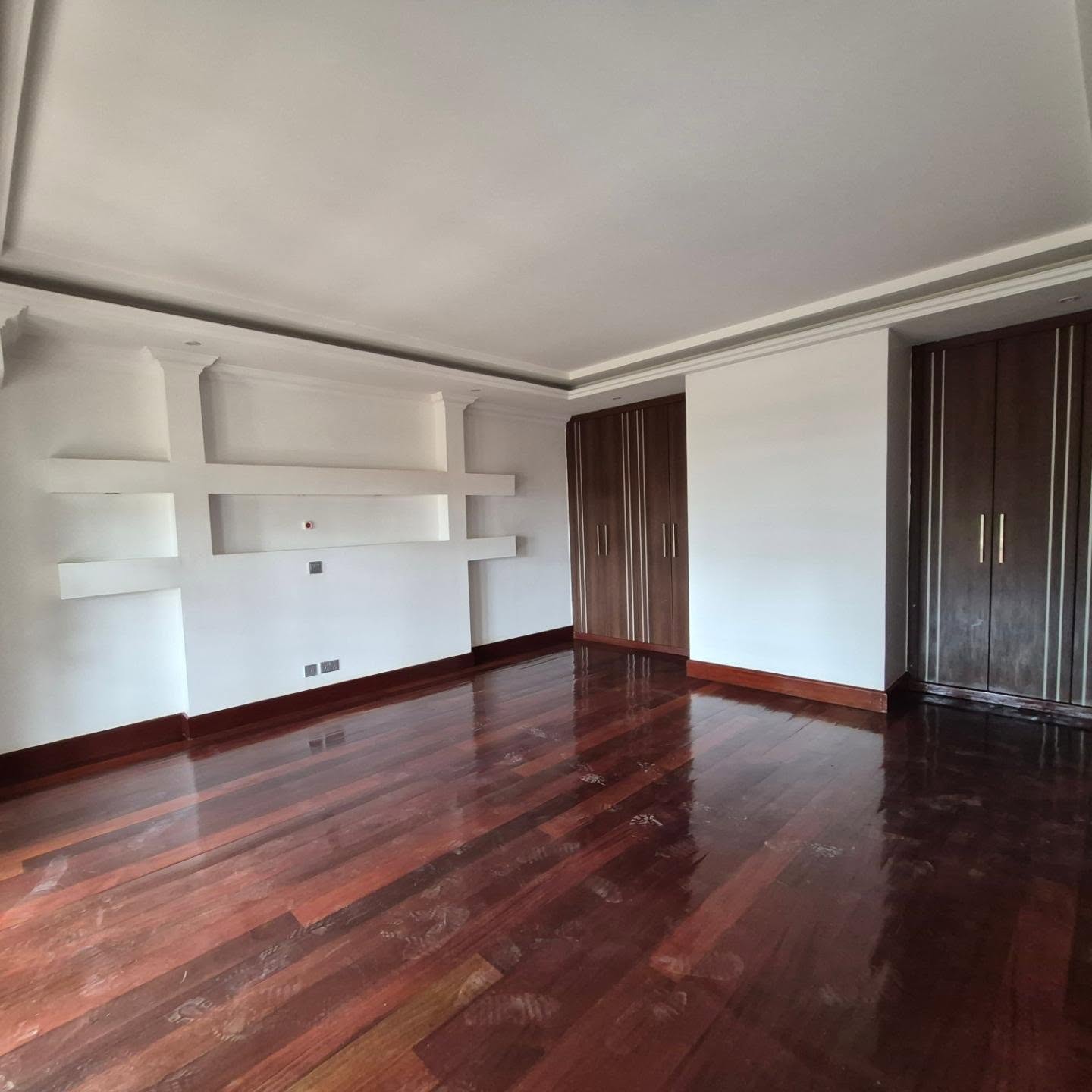 Executive 5 bedroom all En-suite House thumbnail 17