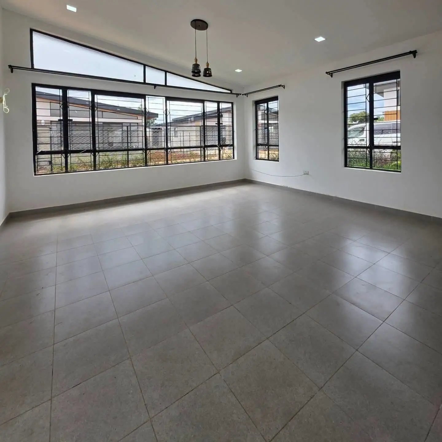 Elegant 3-Bedroom All Ensuite Bungalow + DSQ thumbnail 5