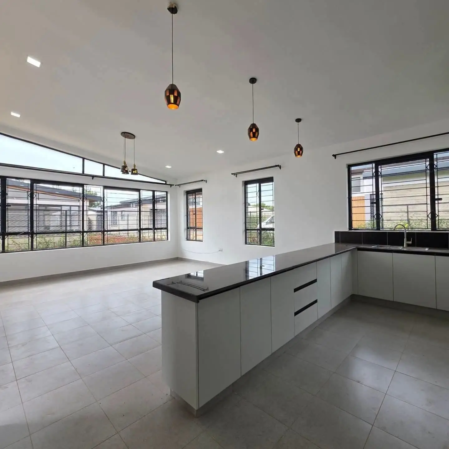 Elegant 3-Bedroom All Ensuite Bungalow + DSQ thumbnail 6