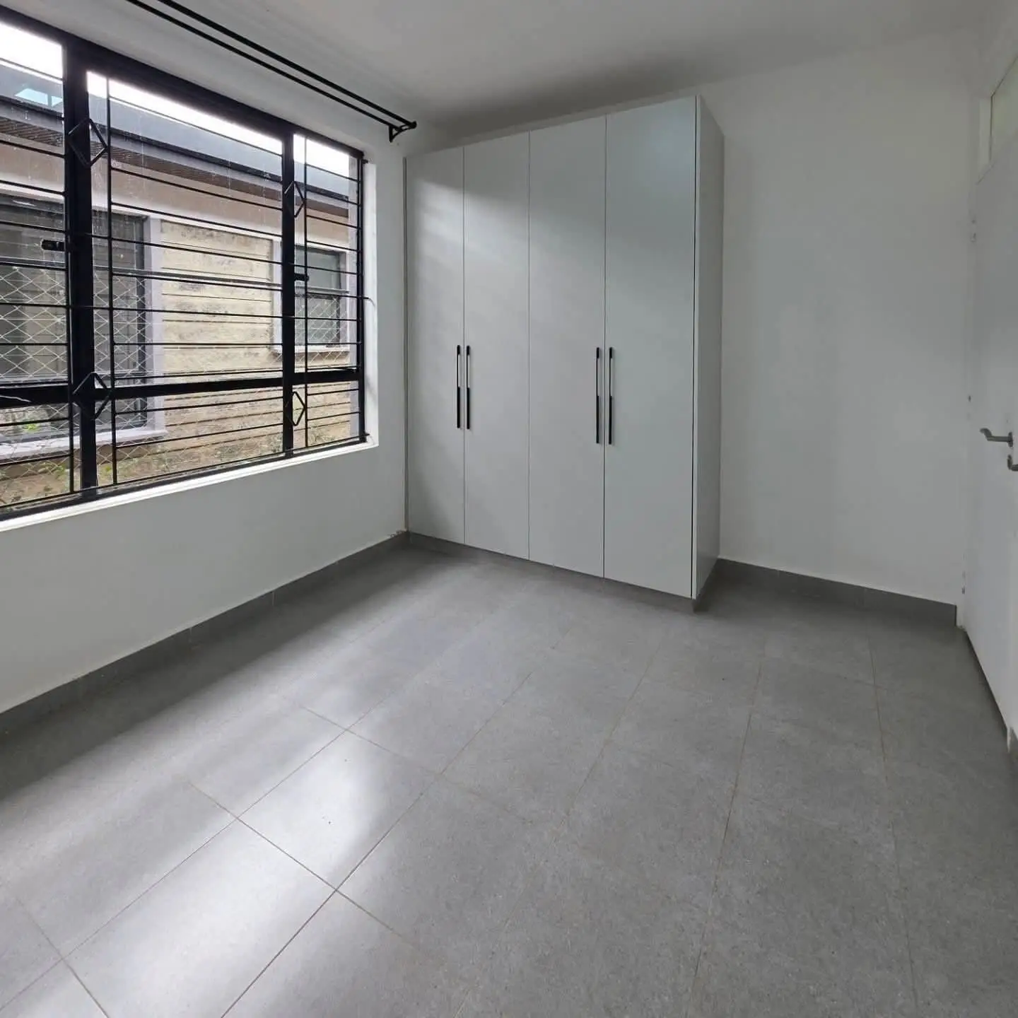 Elegant 3-Bedroom All Ensuite Bungalow + DSQ thumbnail 7