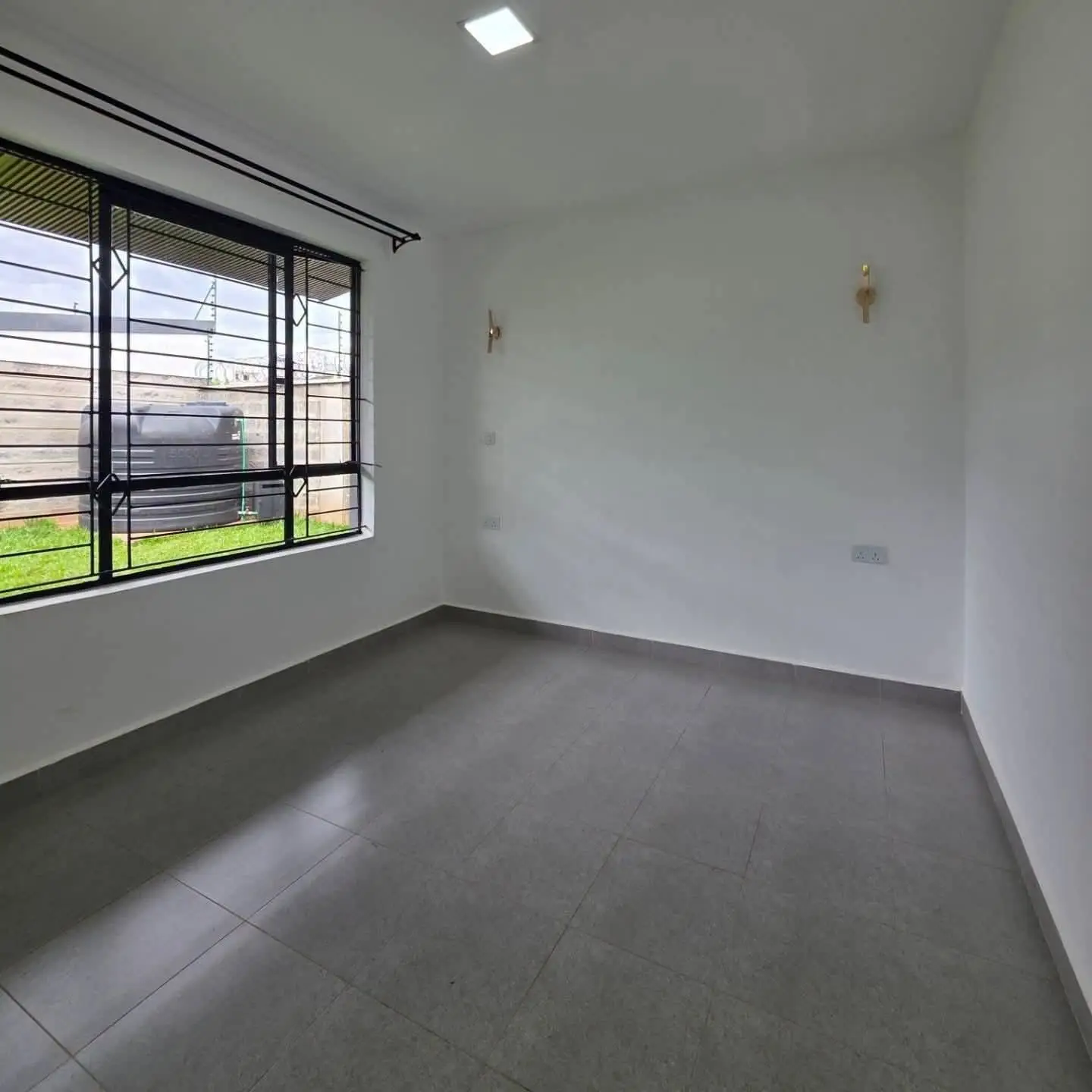 Elegant 3-Bedroom All Ensuite Bungalow + DSQ thumbnail 8