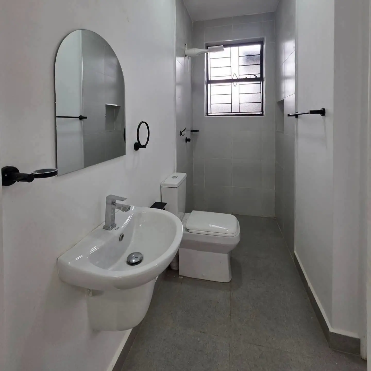 Elegant 3-Bedroom All Ensuite Bungalow + DSQ thumbnail 10